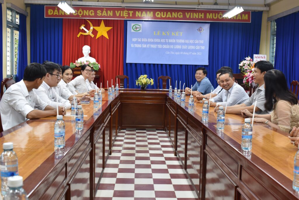 LỄ KÍ KẾT HỢP TÁC GIỮA TRUNG TÂM KỸ THUẬT TIÊU CHUẨN ĐO LƯỜNG CHẤT LƯỢNG CẦN THƠ VÀ KHOA KHOA HỌC TỰ NHIÊN - TRƯỜNG ĐẠI HỌC CẦN THƠ